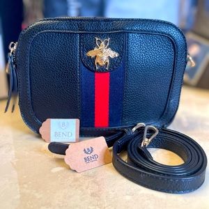 Queen Bee Stylish Cross Body Purse With Changeable Strap.